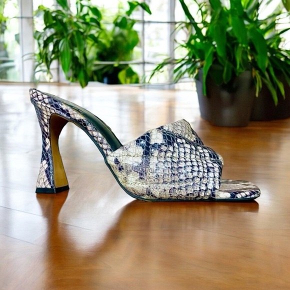 Vince Camuto Python Print Quilt Leather Reselm Mules Shoes Sandals 37/6.5 M - Picture 3 of 10